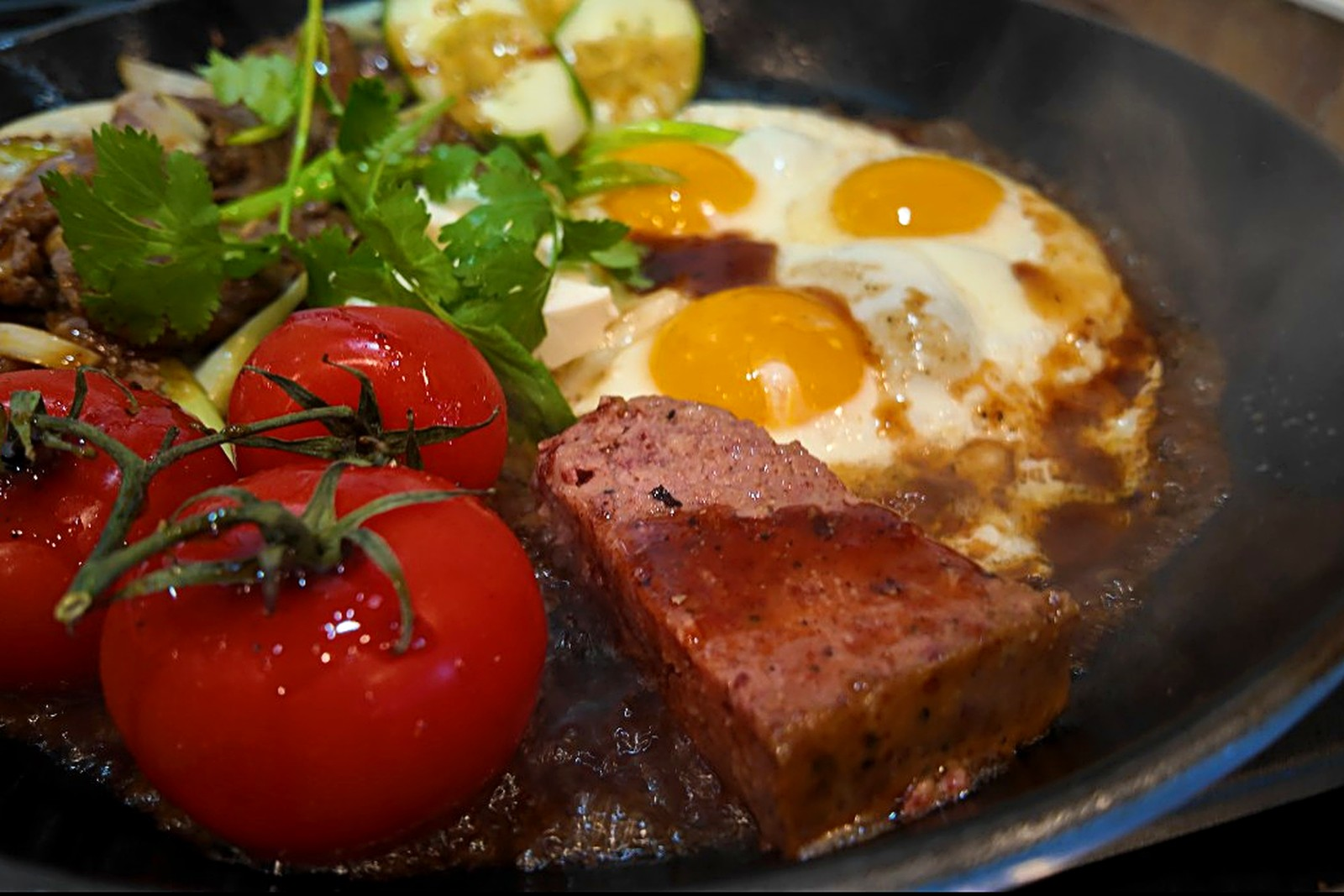 Bo Ne (Bò Né) Vietnamese sizzling steak and eggs served in cast iron pan